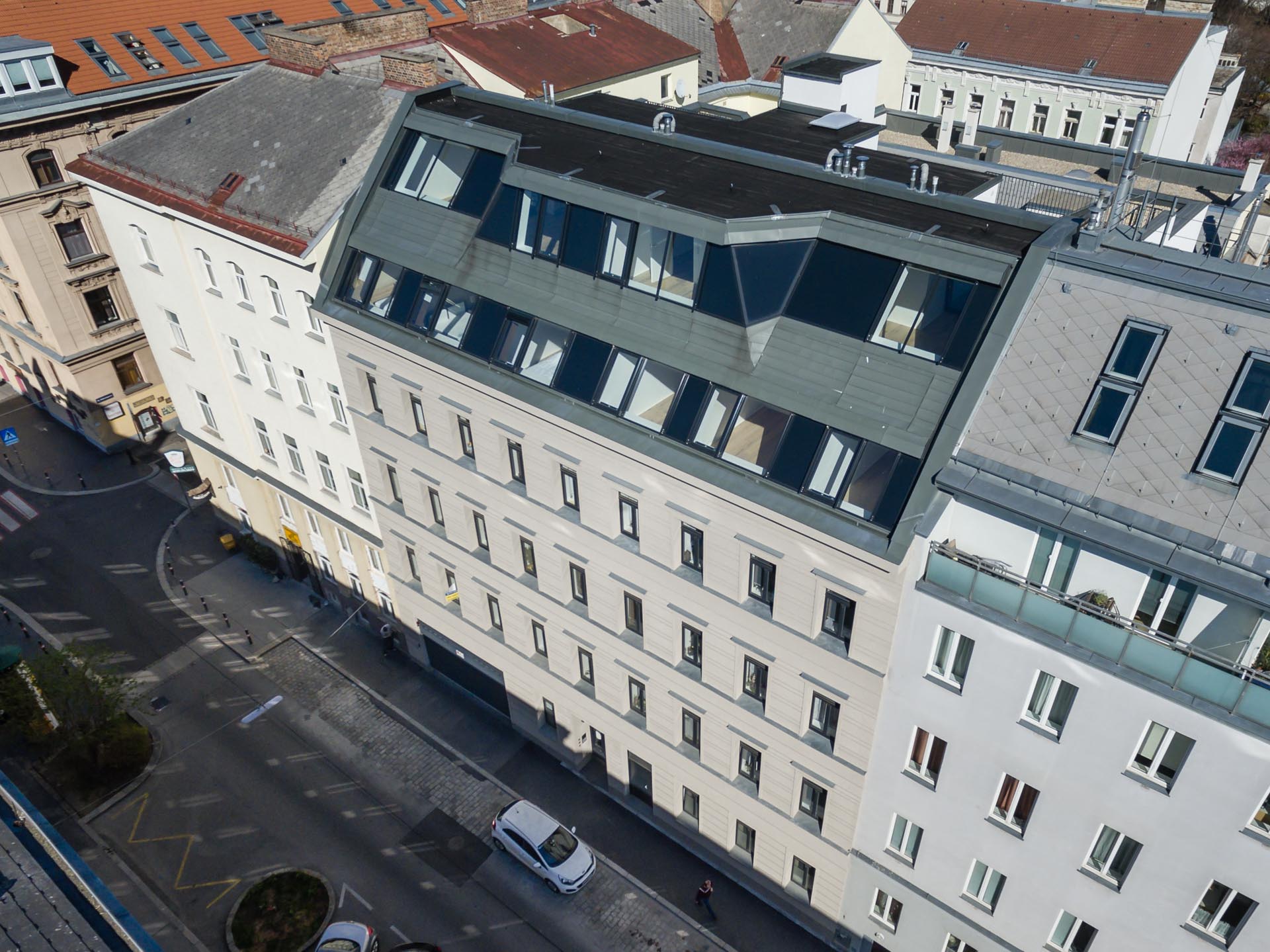 AVEST Immobilie in der Hollergasse 40, 1150 Wien. Straßenseite, Aufnahme von oben