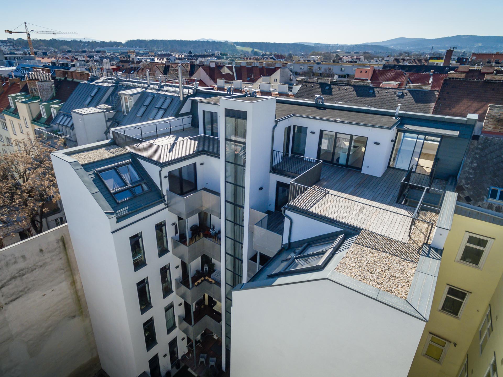 AVEST Immobilie in der Hollergasse 40, 1150 Wien. Innenhof, Aufnahme von oben